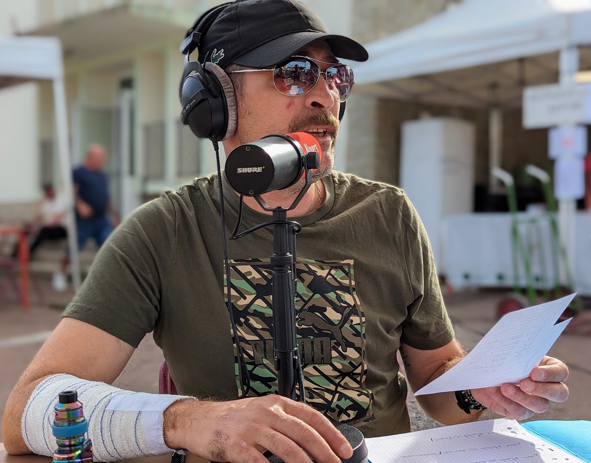 02 Gilles, Babyfoot Humain.jpg (212 KB)