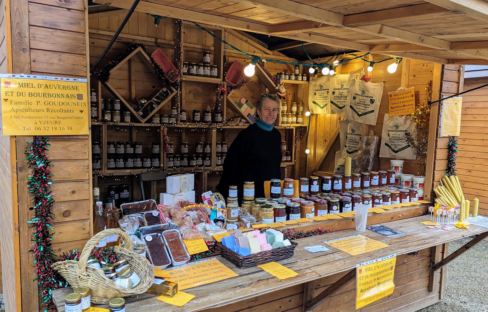 03 Laure Stand.jpg (721 KB)