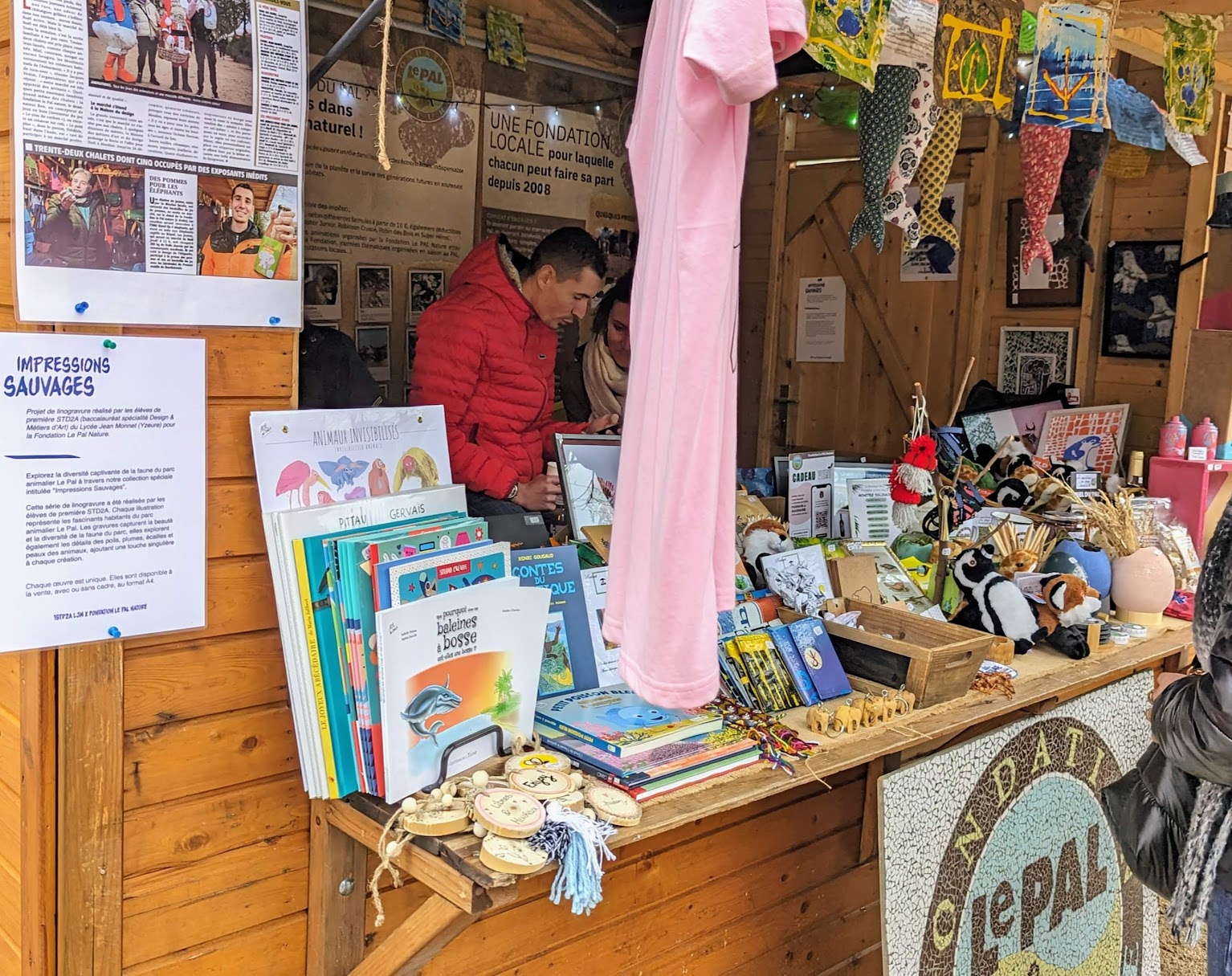 04 Camille Stand.jpg (514 KB)