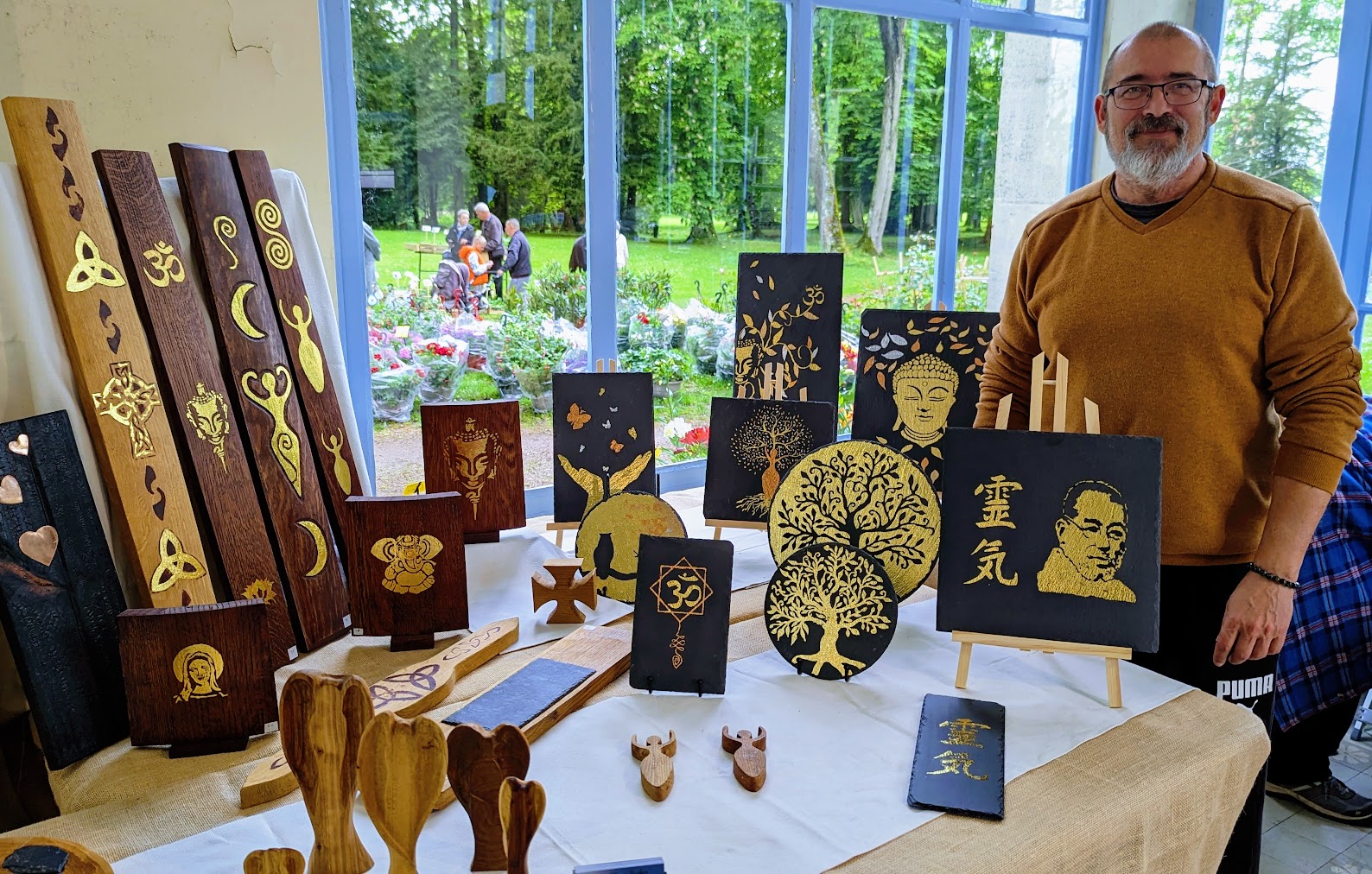 Medium en or.jpg (528 KB)