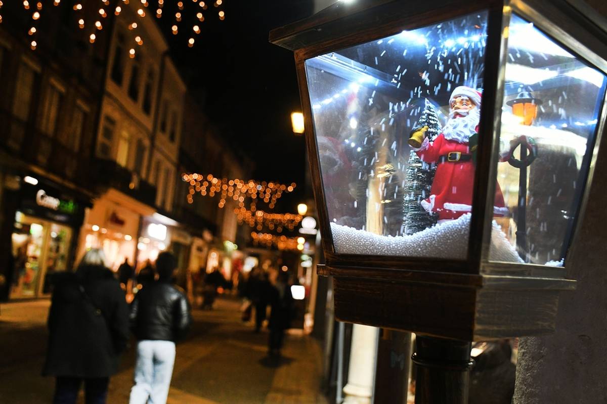march&eacute; noel 2.jpeg (103 KB)